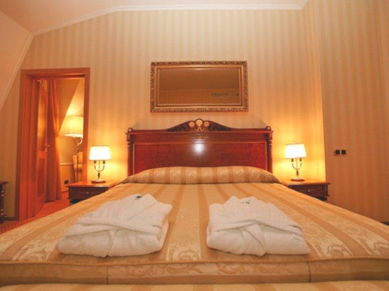 Hotel Optima Collection Podil Plaza Kiew Exterior foto