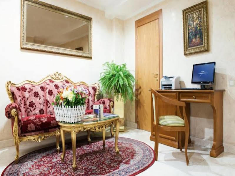 Hotel Optima Collection Podil Plaza Kiew Exterior foto